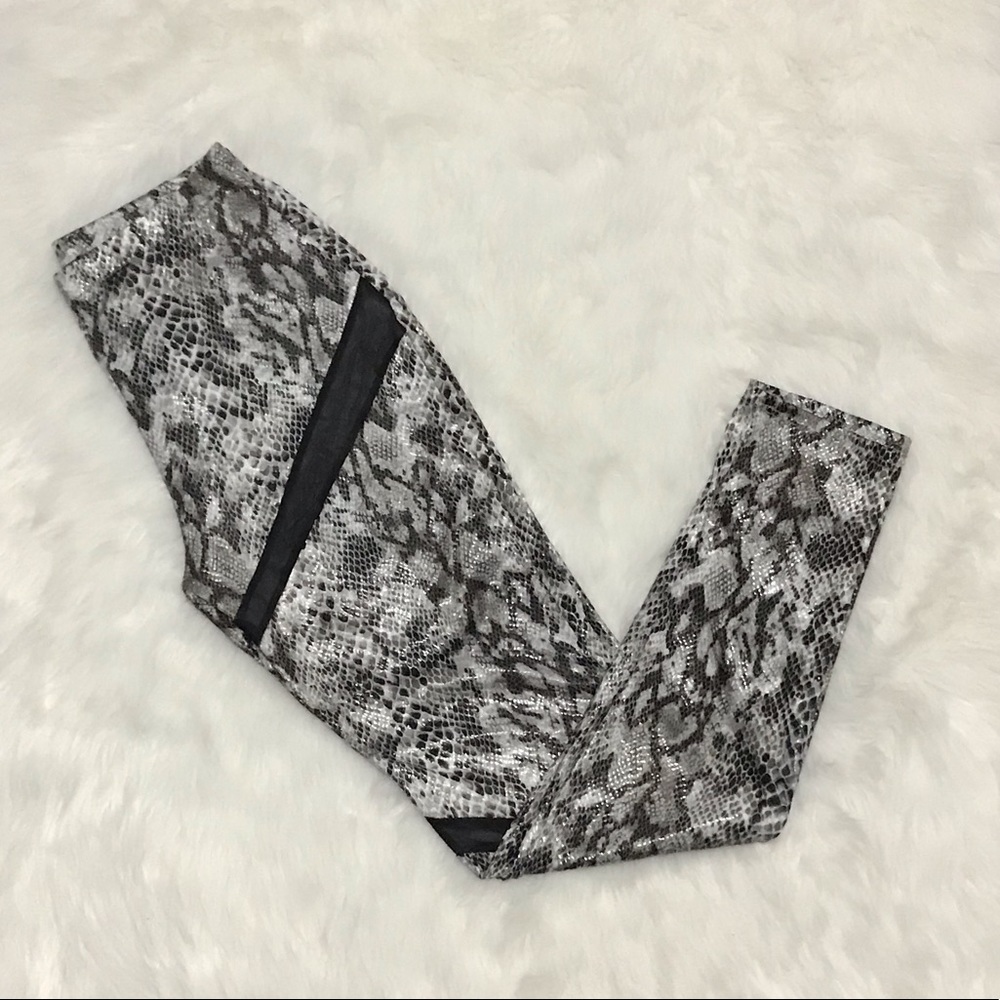 SNEAK PRINT LEGGINGS